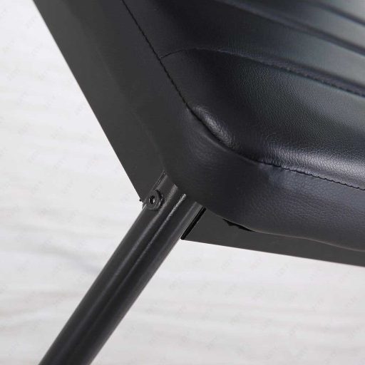 Комплект черни столове за хранене от 4 части с ергономичен дизайн и здрава метална рамка