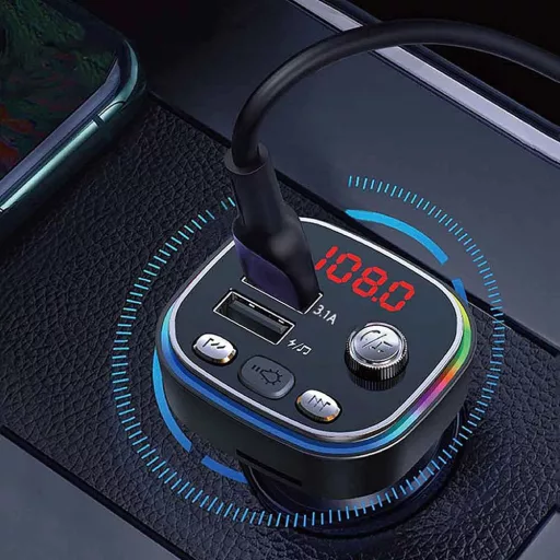 Мултифункционален Bluetooth автомобилен предавател с двойно USB зареждане и FM радио